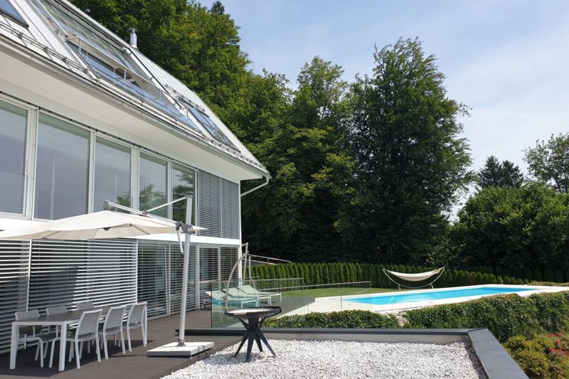 Velden am Wörthersee, top-moderne Wohnung mit Seeblick und Privat-Pool